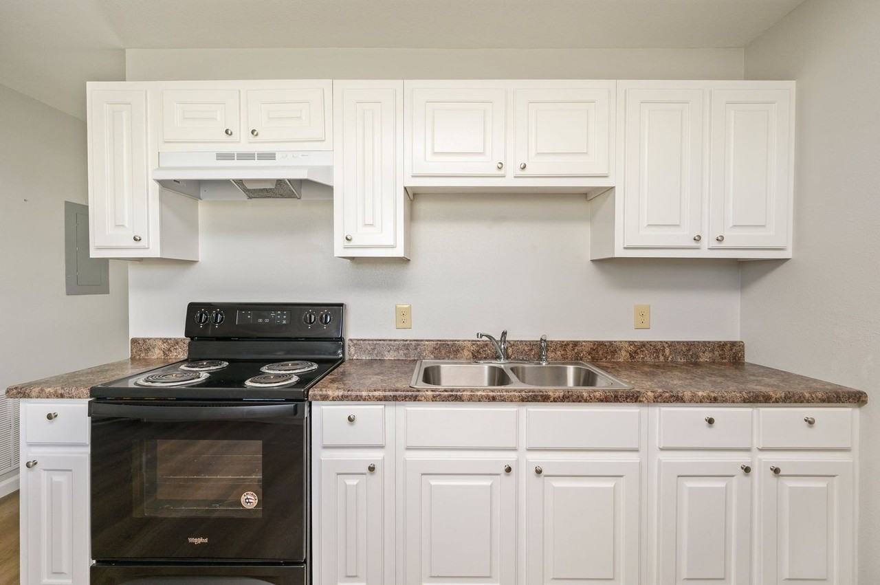 2234 E 17th St - Photo 3 of 8