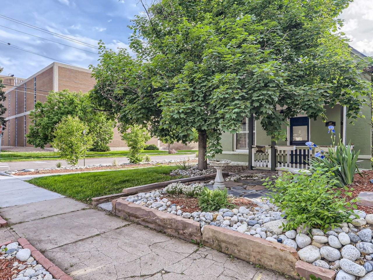 697 S Pennsylvania St - Photo 2 of 27