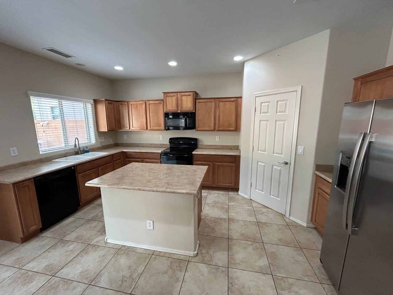 26066 W Yukon Dr - Photo 3 of 22