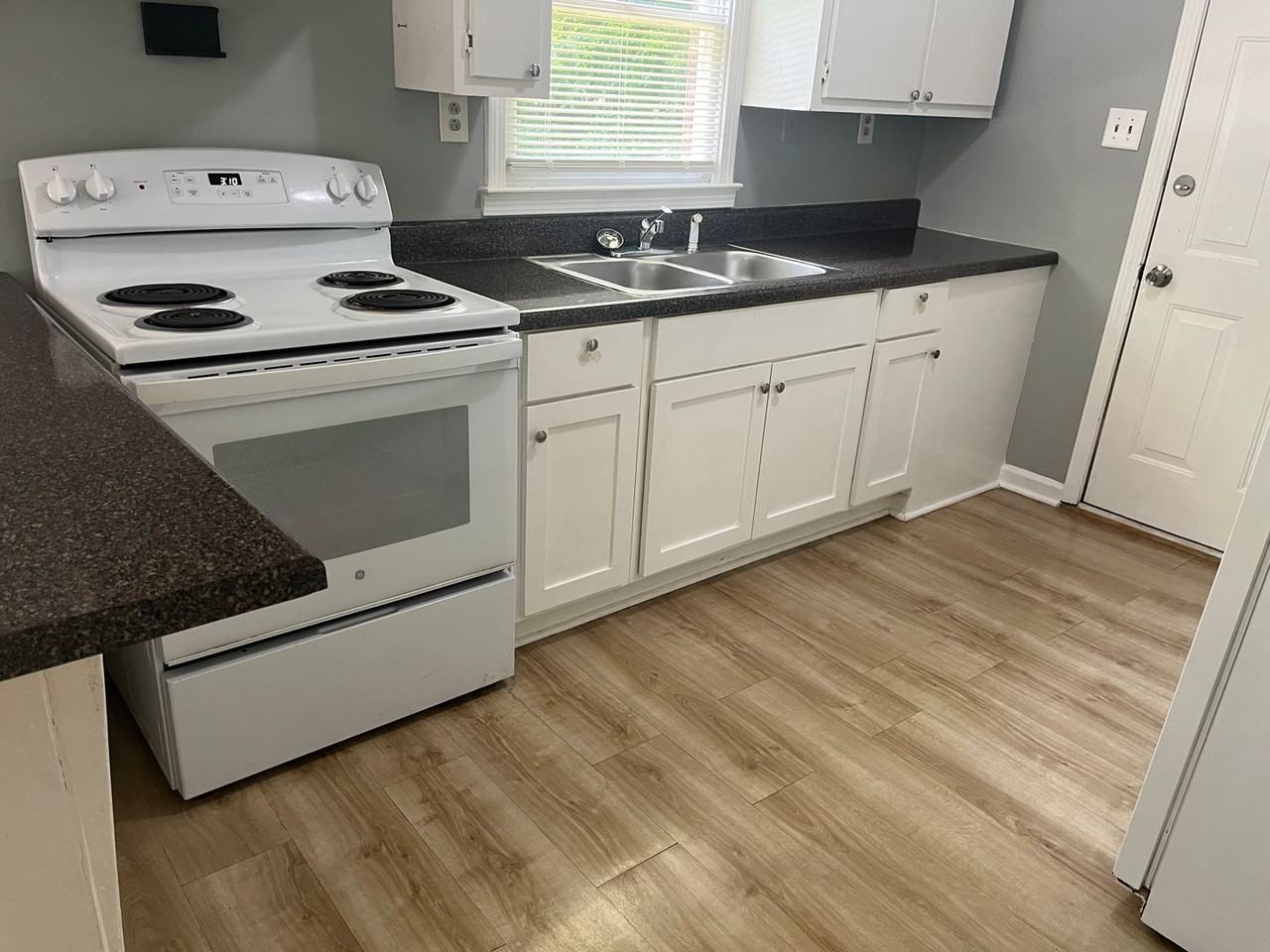 1 East 11th Street - Photo 2 of 9