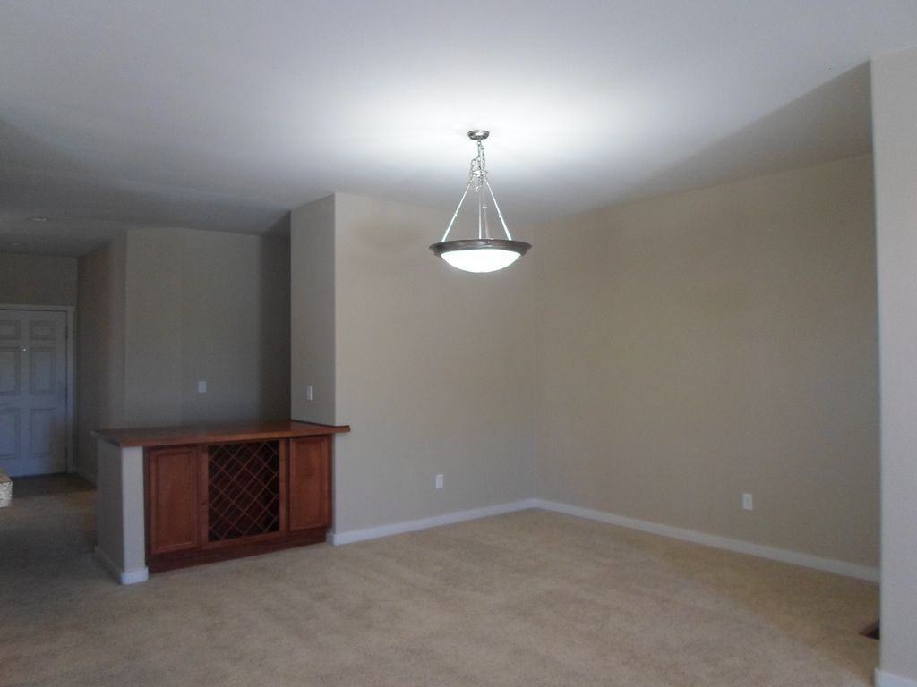 695 Canary Cir - Photo 3 of 7