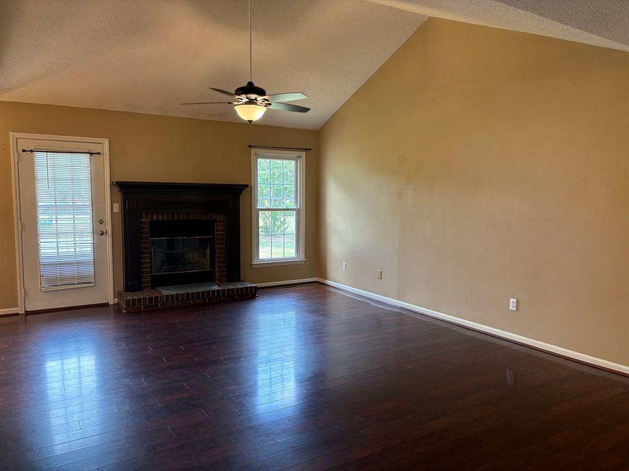 103 Downing Pl - Photo 3 of 14