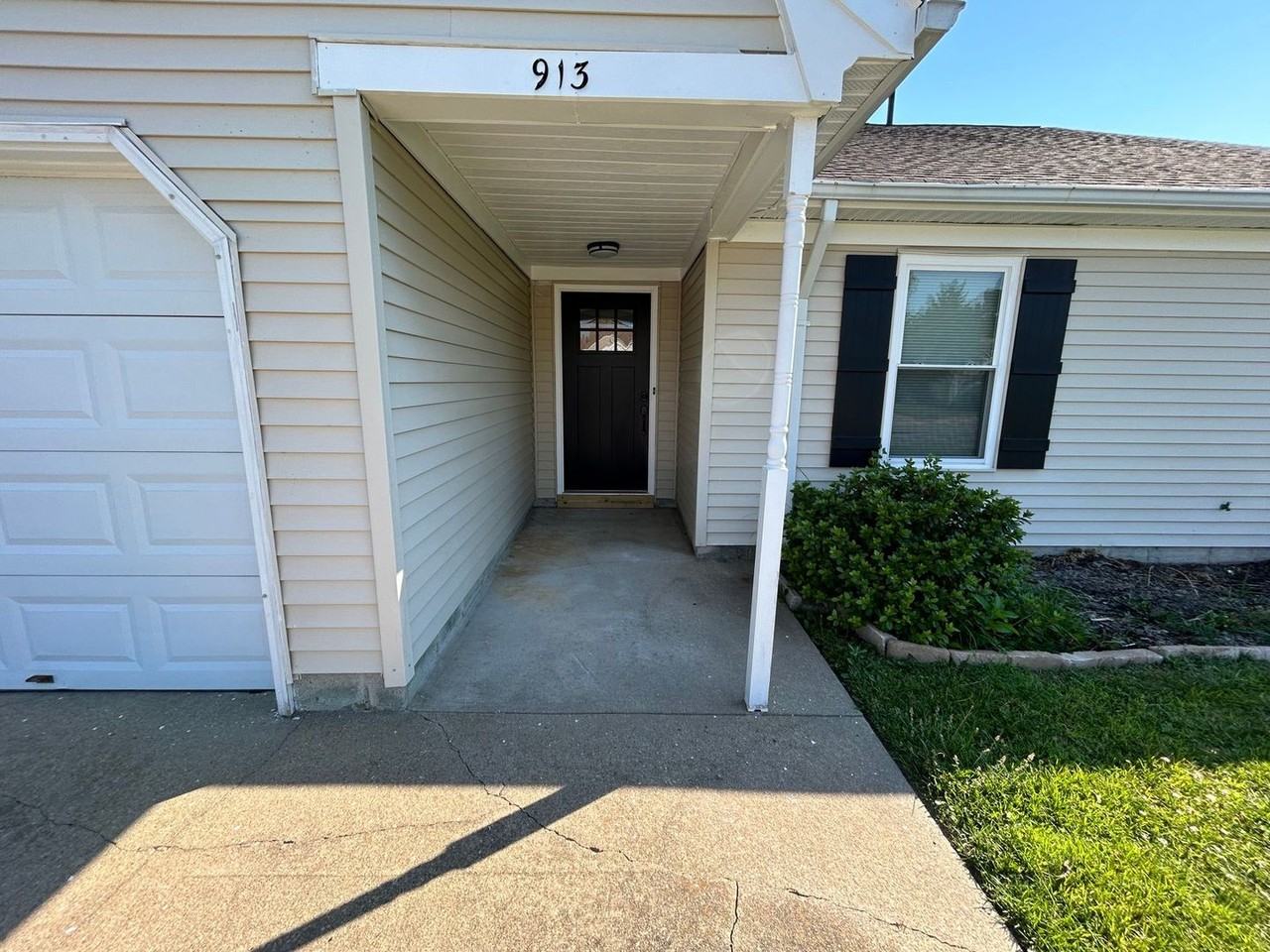 913 Bernstein Ct - Photo 2 of 25