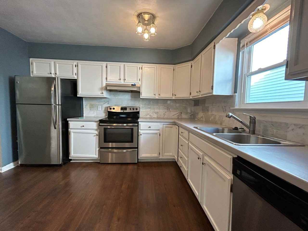 913 Bernstein Ct - Photo 4 of 25