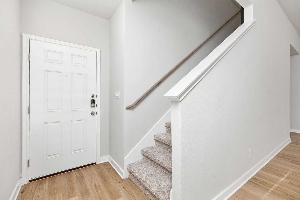 707 Staglin St #A - Photo 4 of 26