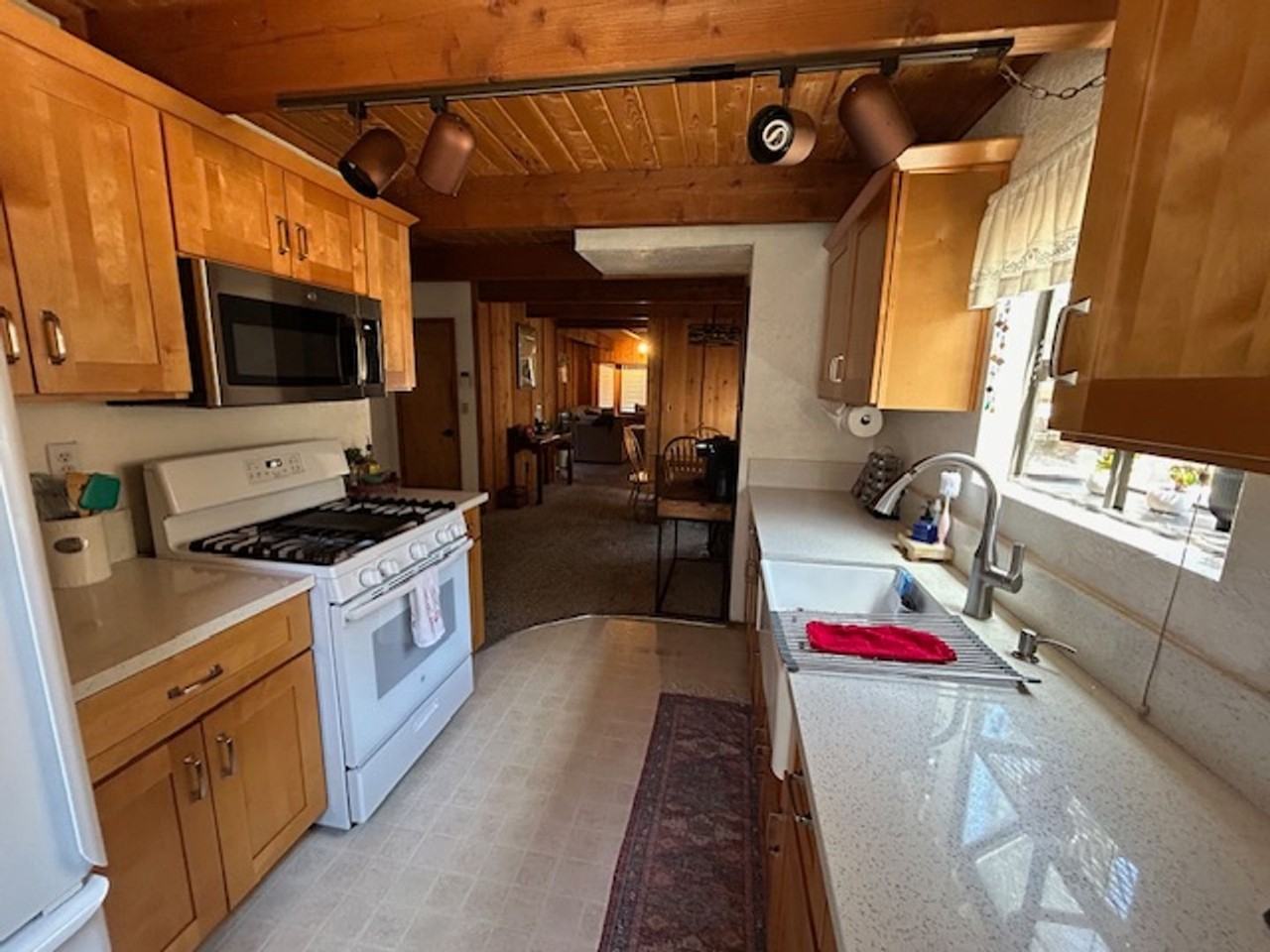 272 Imperial Ave - Photo 4 of 7