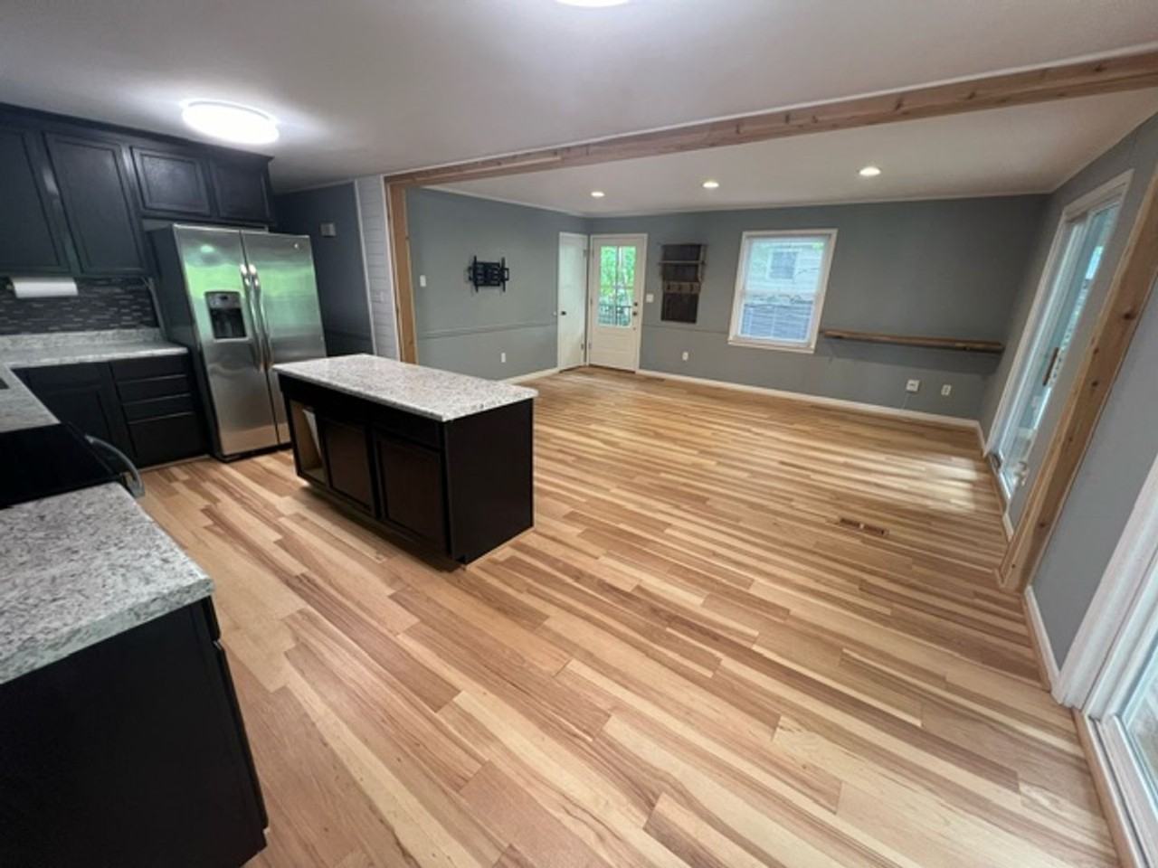 10601 Harbor Dr - Photo 2 of 36