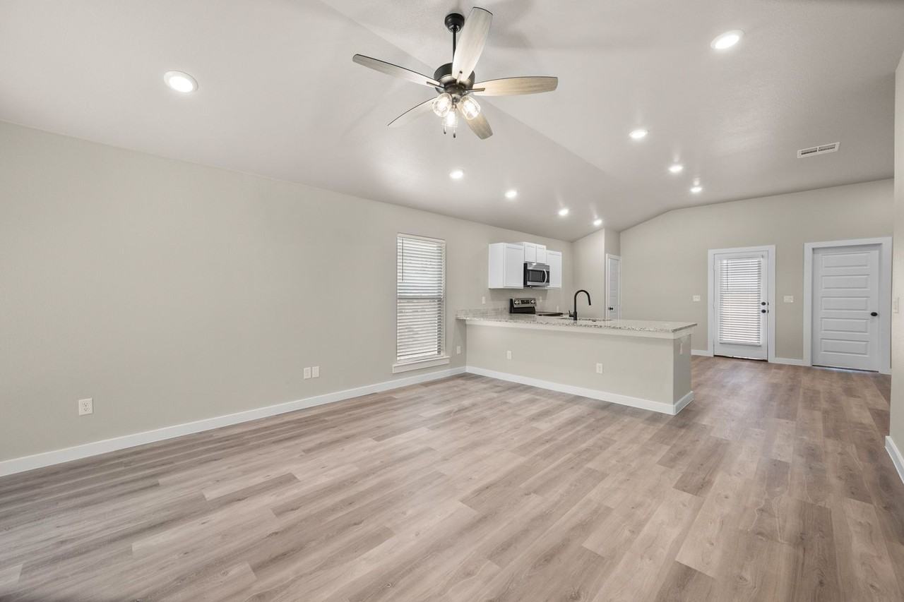 13510 Avenue X - Photo 6 of 25