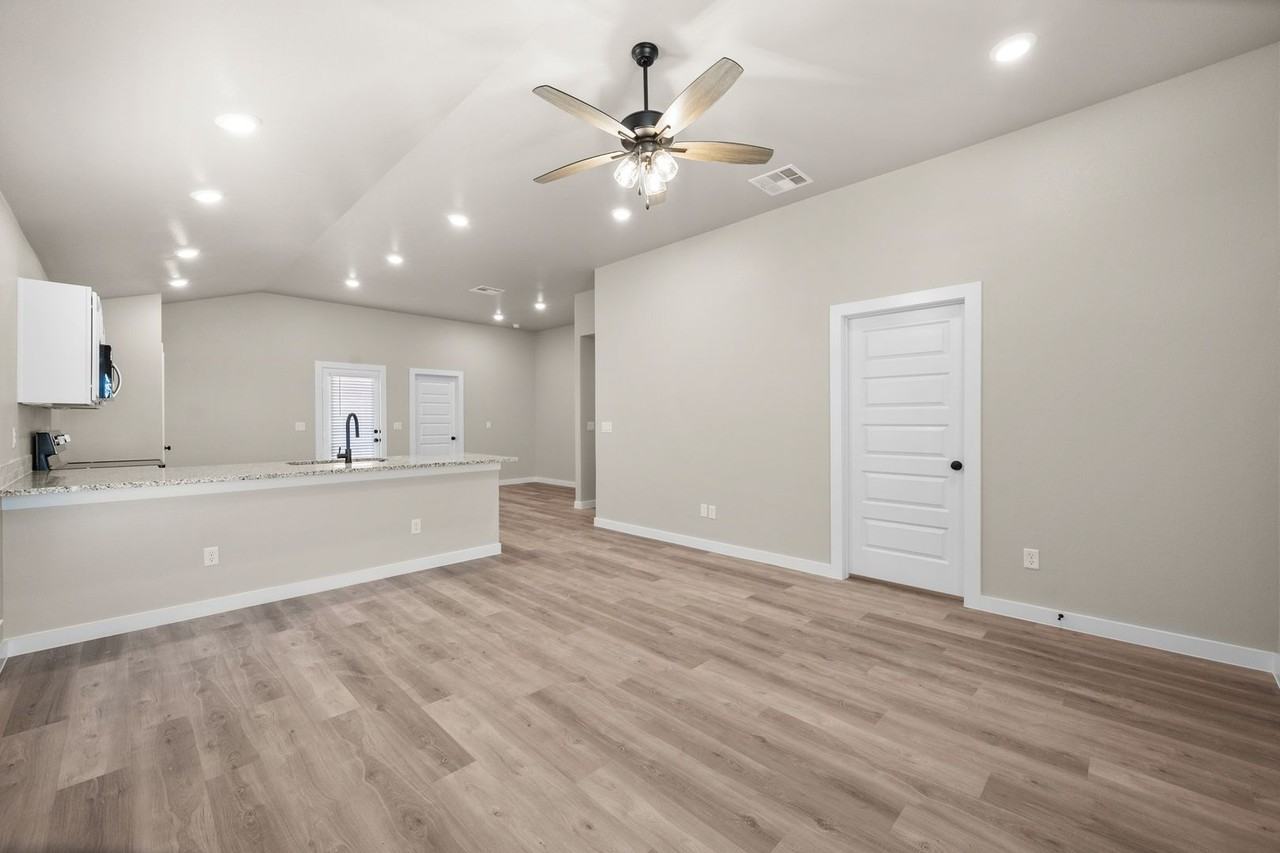 13510 Avenue X - Photo 7 of 25