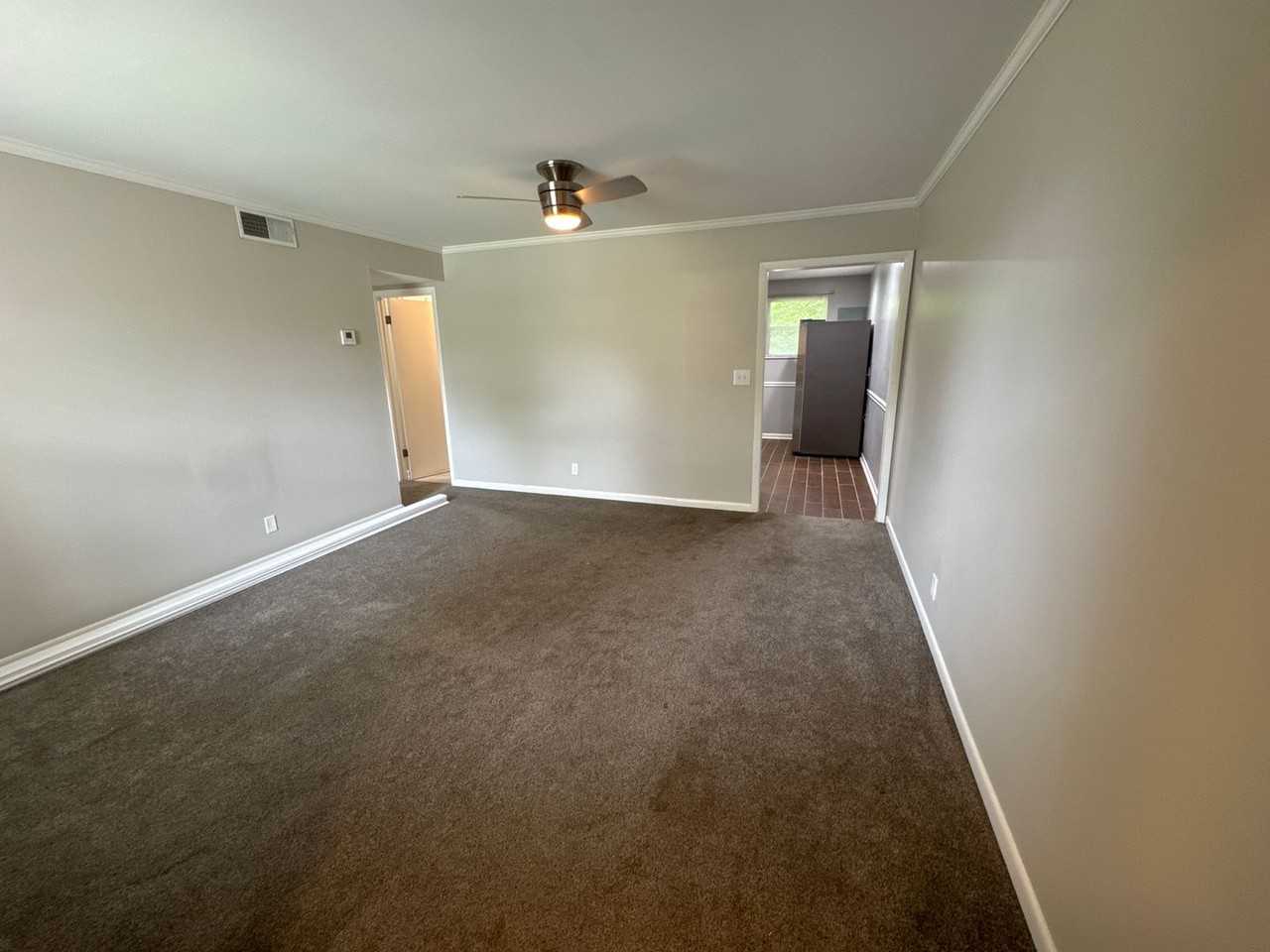 375 Monaco Dr - Photo 6 of 8