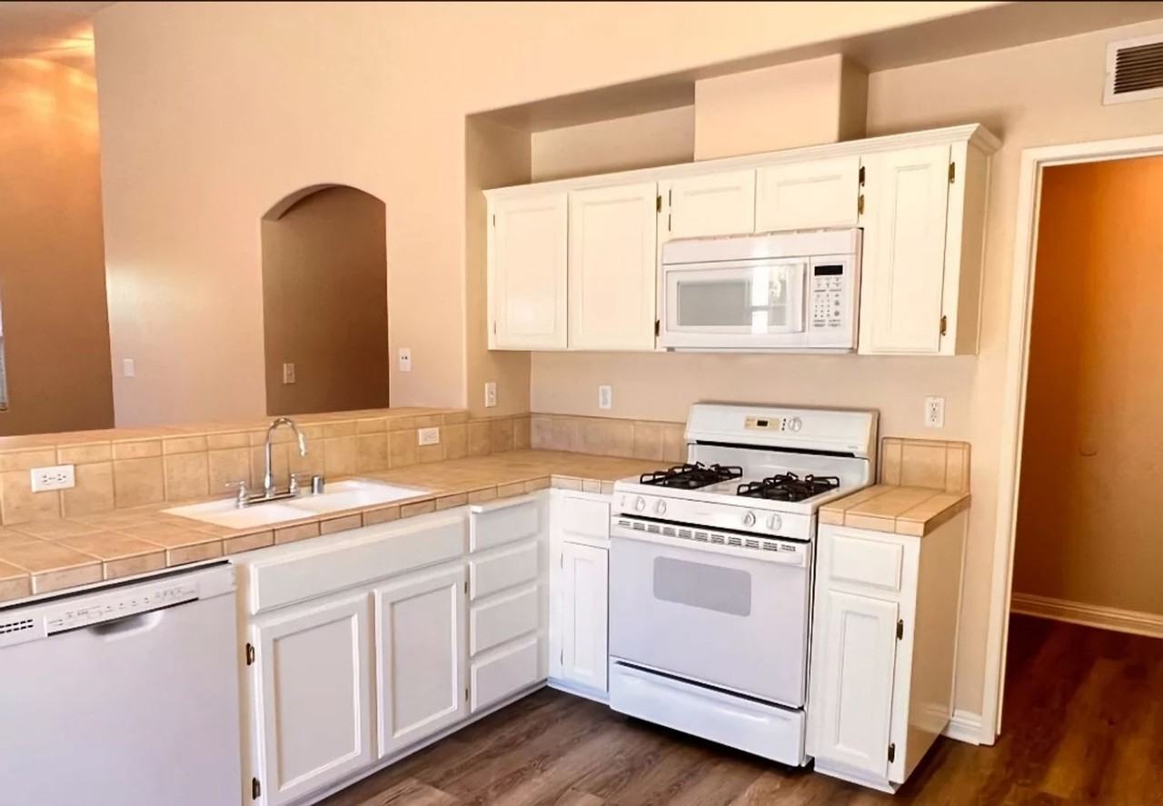 10711 Pinebrook Falls Dr - Photo 3 of 23