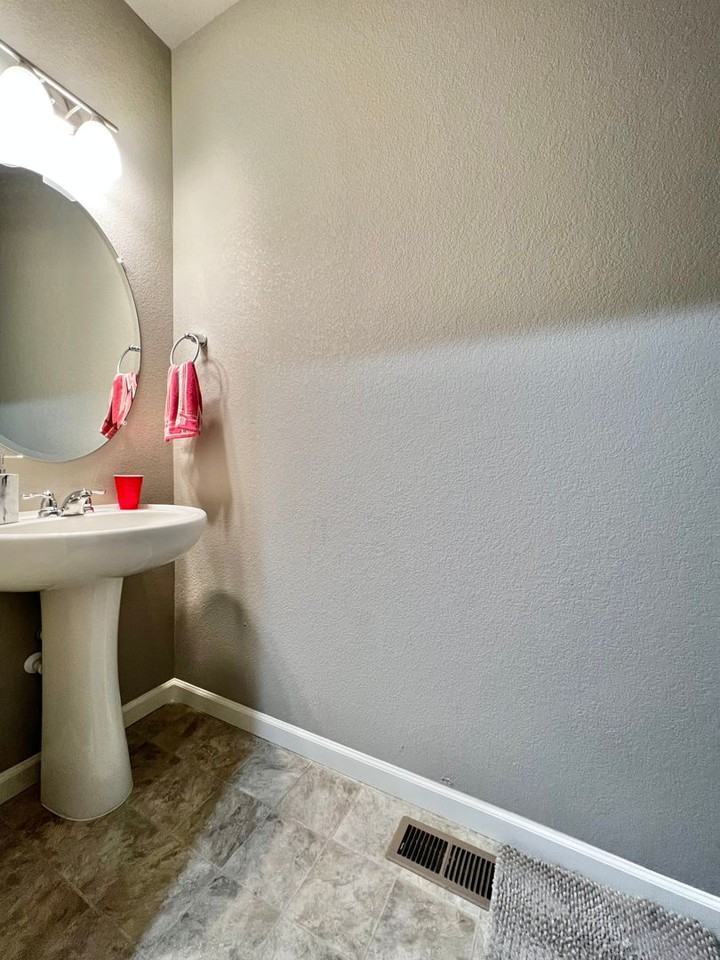 4544 Kingswood Dr - Photo 4 of 32