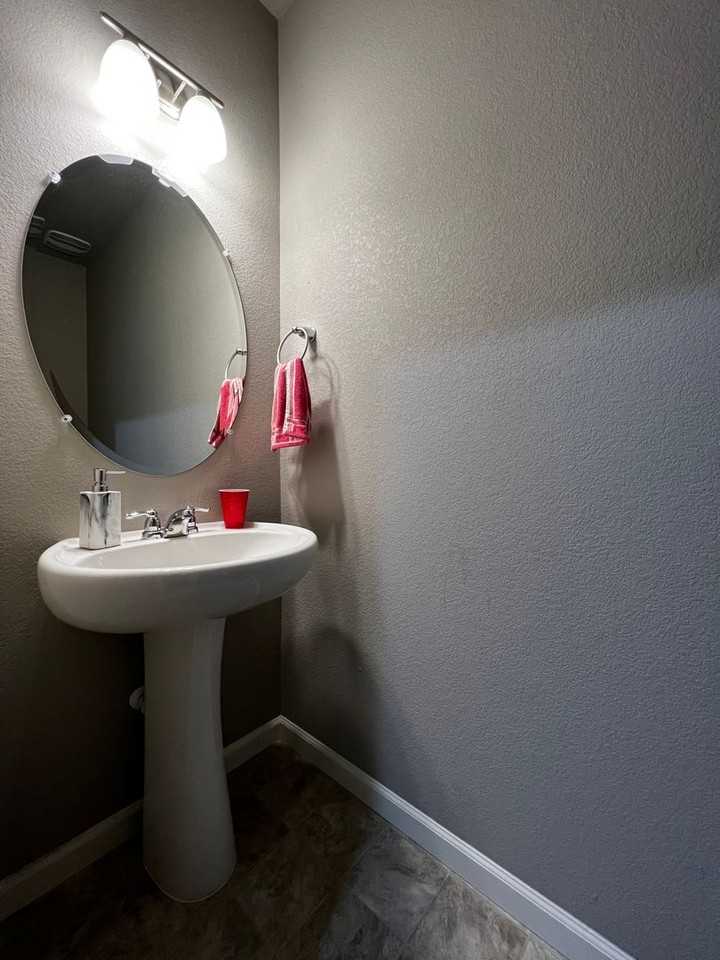 4544 Kingswood Dr - Photo 5 of 32