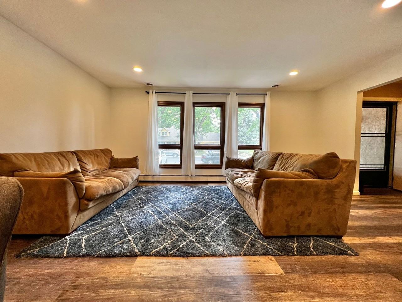 1105 Buttonwood Dr - Photo 3 of 32