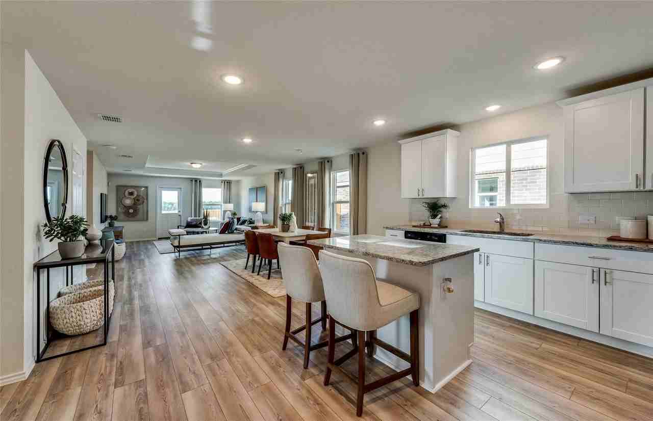 1808 Indian Grass Dr - Photo 2 of 10