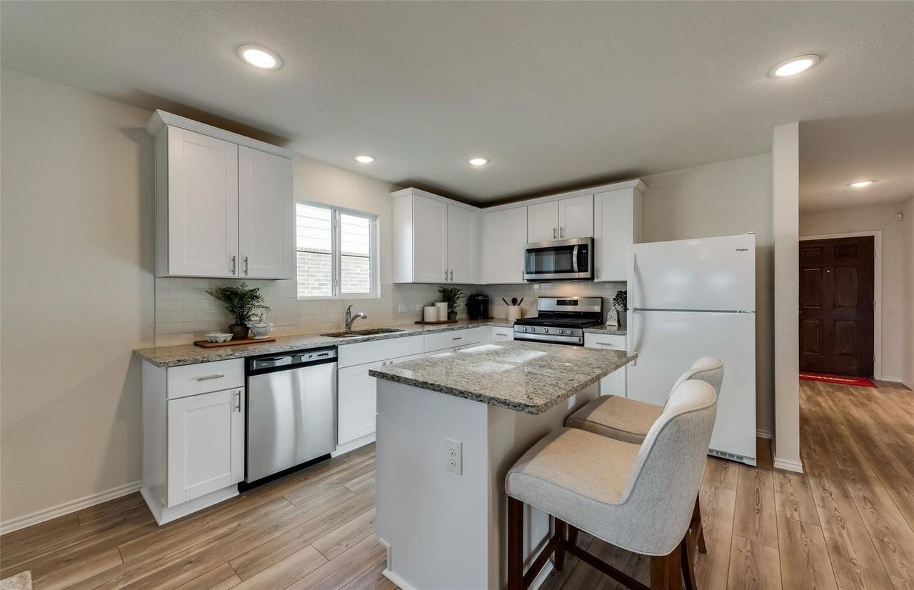 1808 Indian Grass Dr - Photo 3 of 10