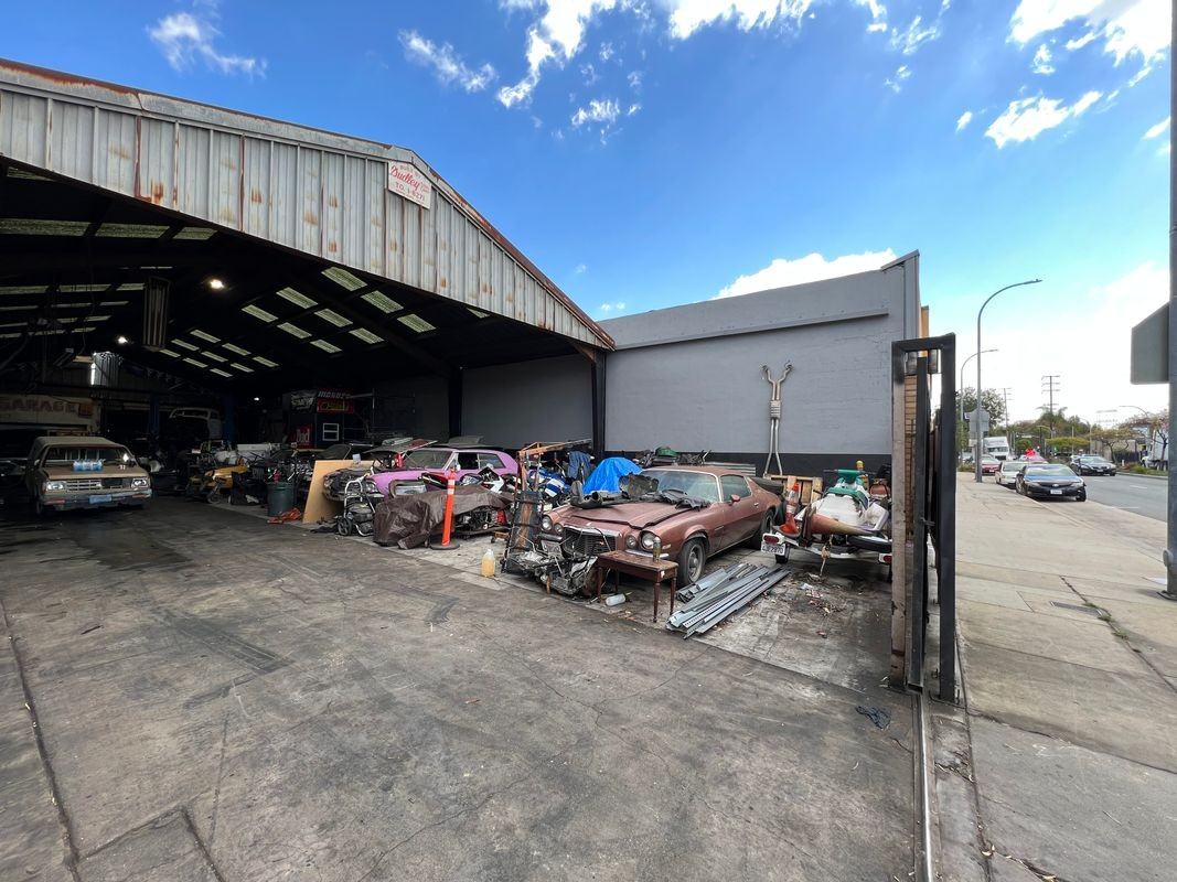 4917 Slauson Ave - Photo 2 of 18