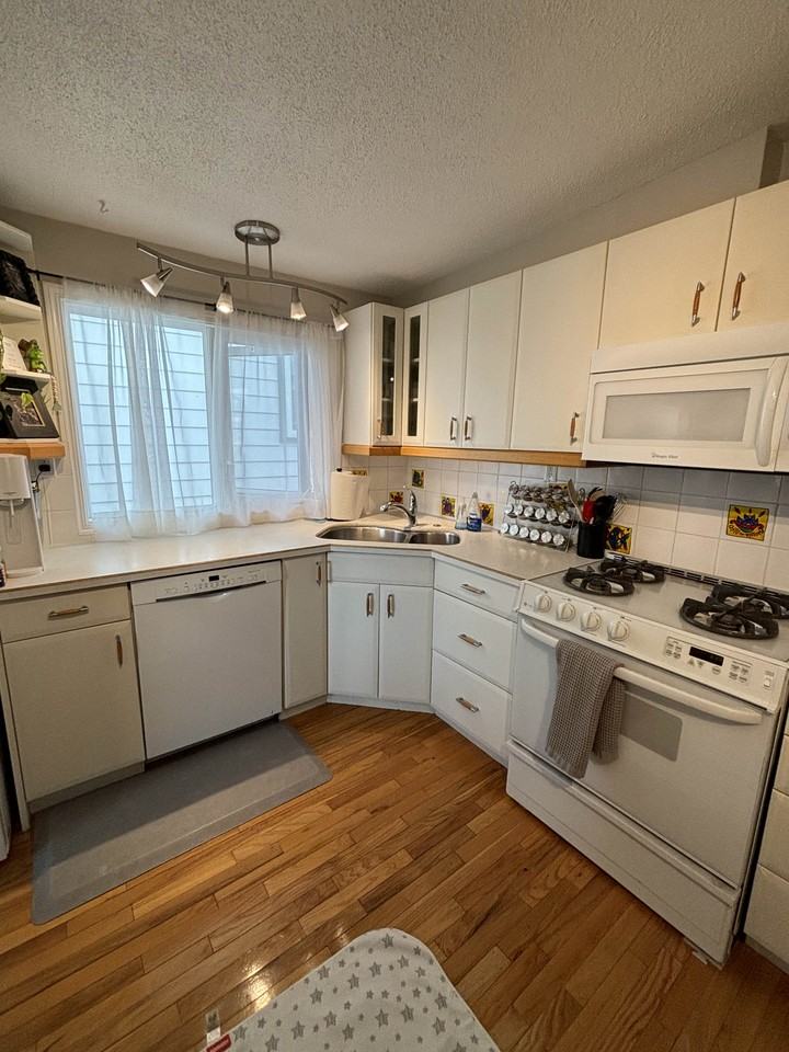 11003 Sacramento Drive Southwest - Photo 3 of 18