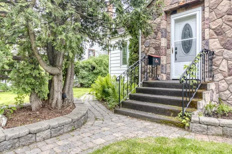 11214 62 St Nw - Photo 2 of 30