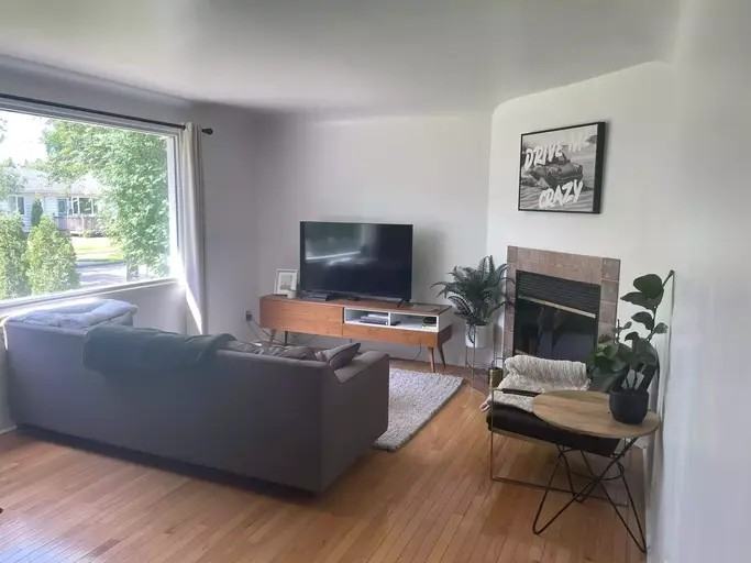 7608 83 Ave Nw - Photo 2 of 17