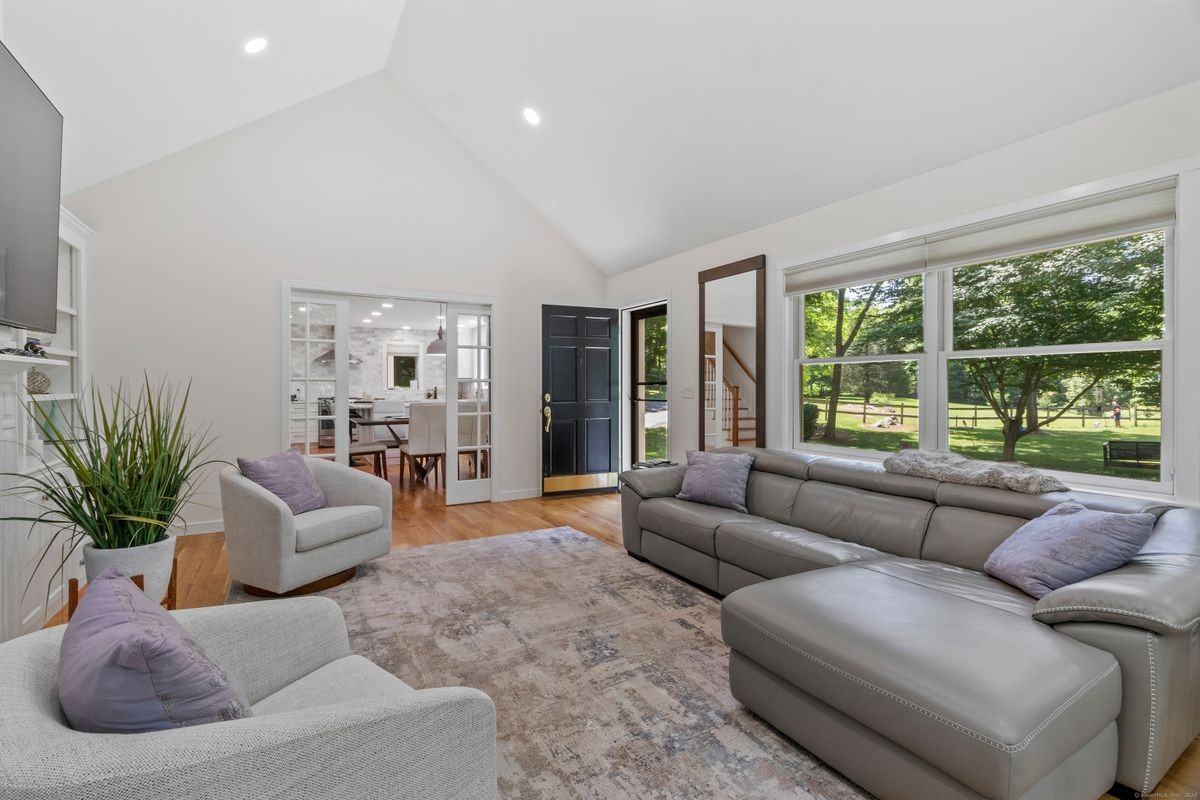 492 Hamburg Rd - Photo 3 of 24