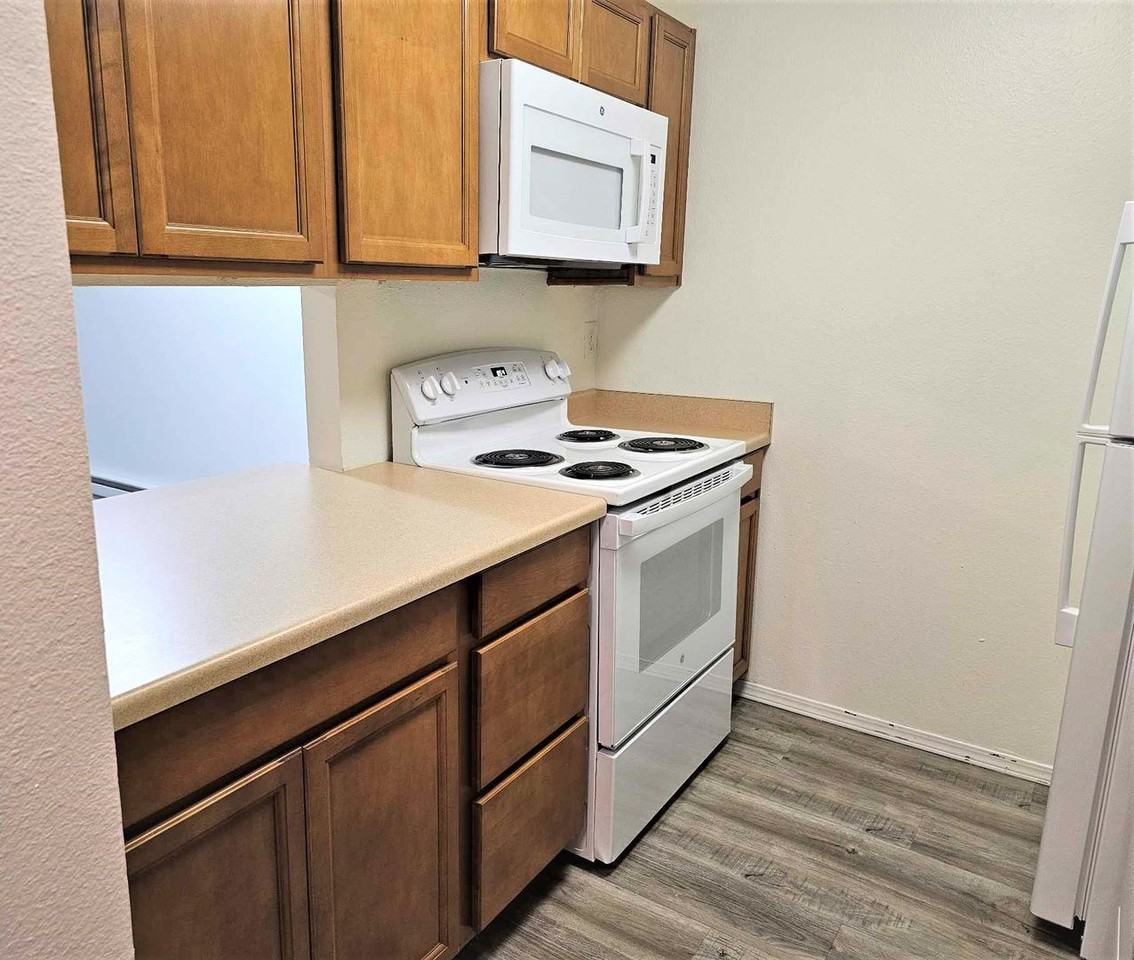 Sundance Apartments - Photo 4 of 21