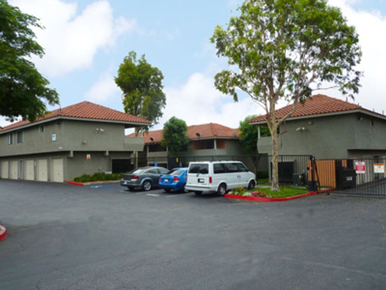 2 bedroom 1 bath available now! - Photo 4 of 33