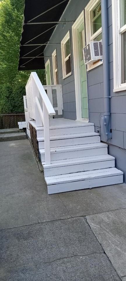 1916 NE Everett - Photo 2 of 5