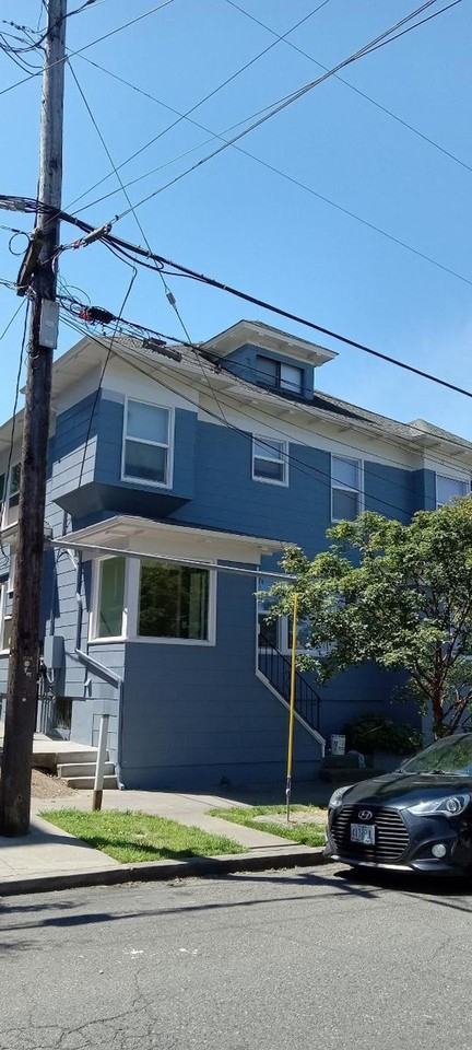 1916 NE Everett - Photo 4 of 5