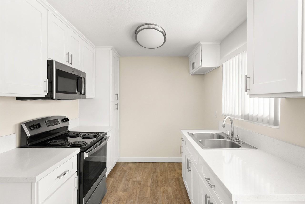 Waldorf Apartments - Photo 5 of 50