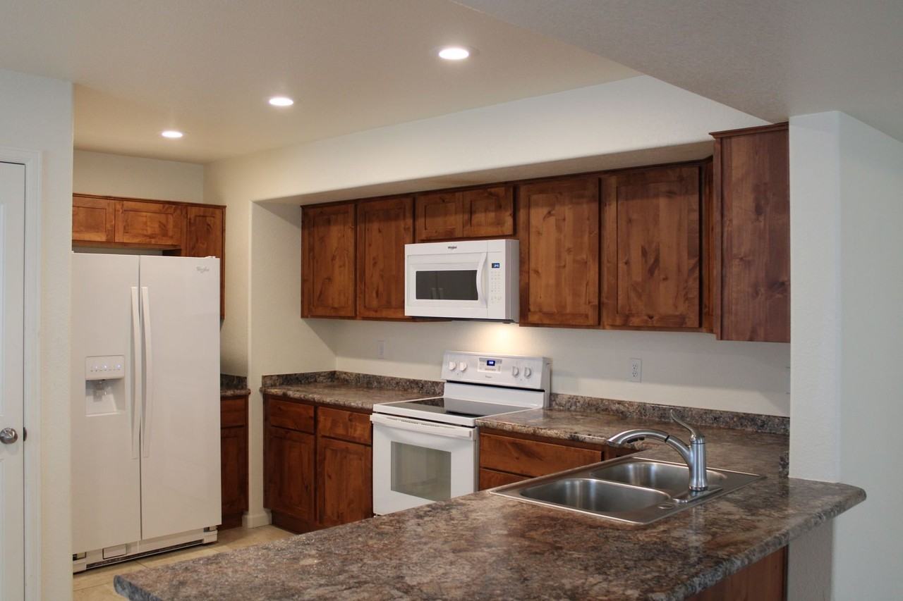 3170 Fairmont Dr - Photo 3 of 18