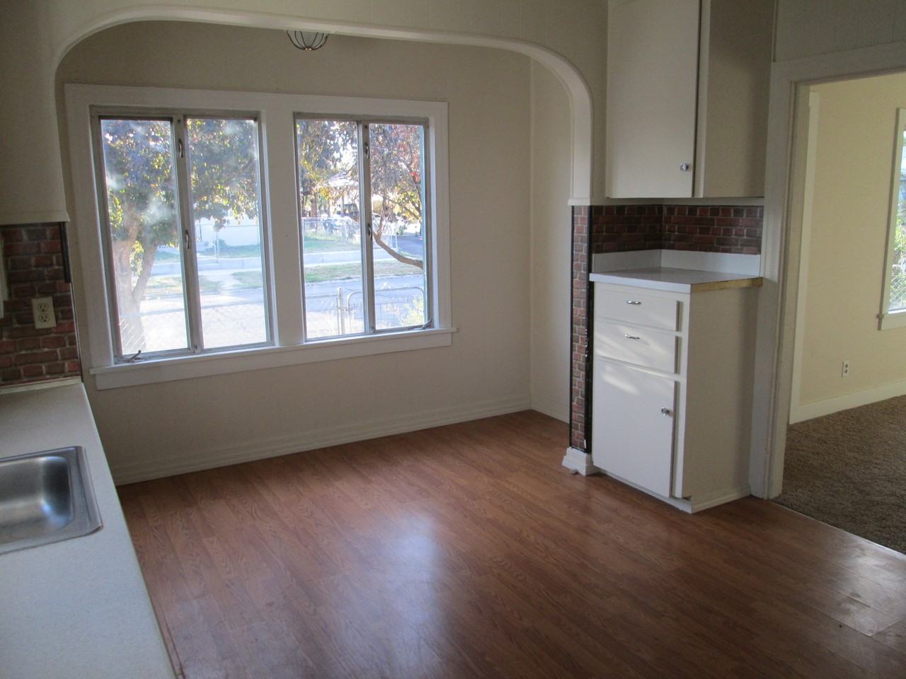 715 Owens St - Photo 5 of 13