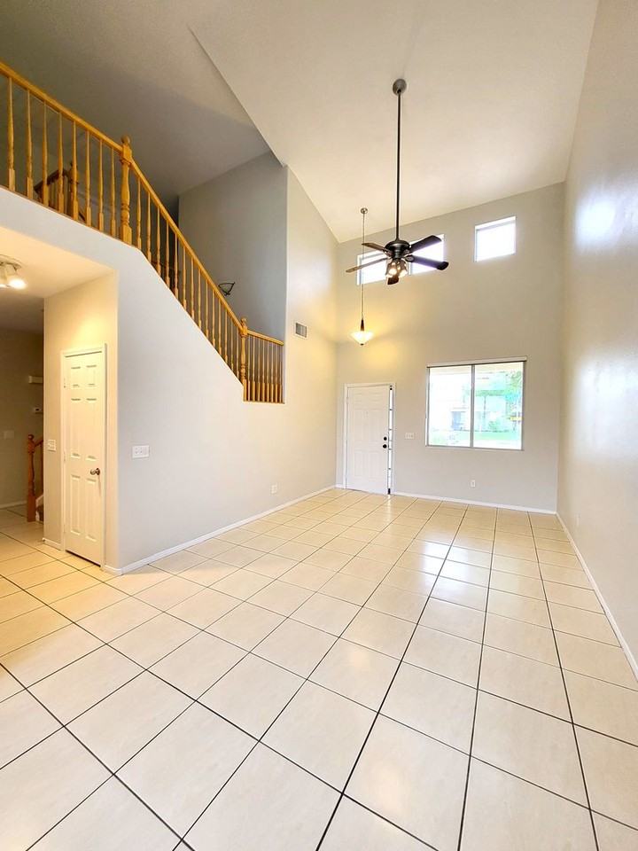 9318 Spellman Ct - Photo 7 of 39