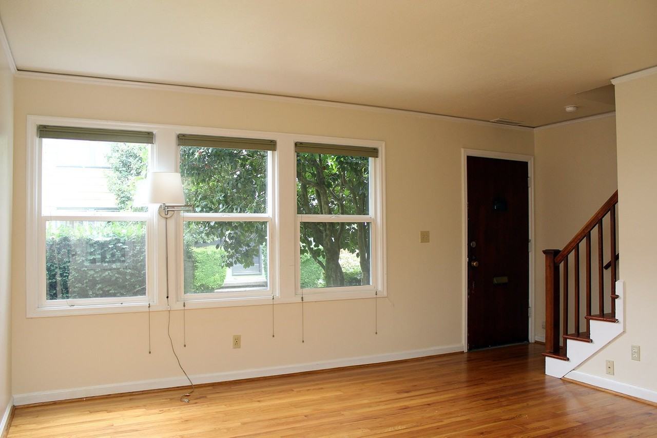 1623 Se Washington St - Photo 3 of 20