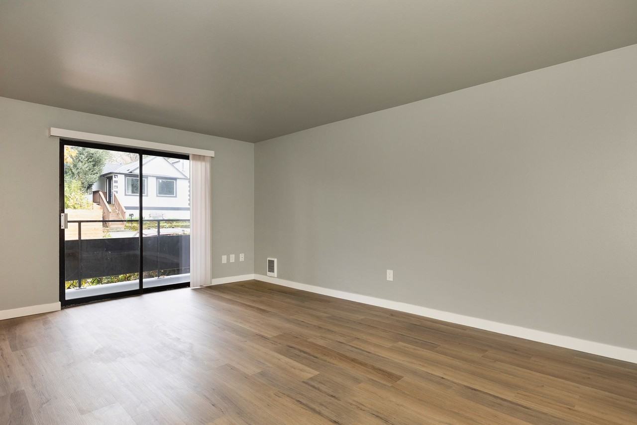 Eagle Court Apartments - Photo 4 of 20