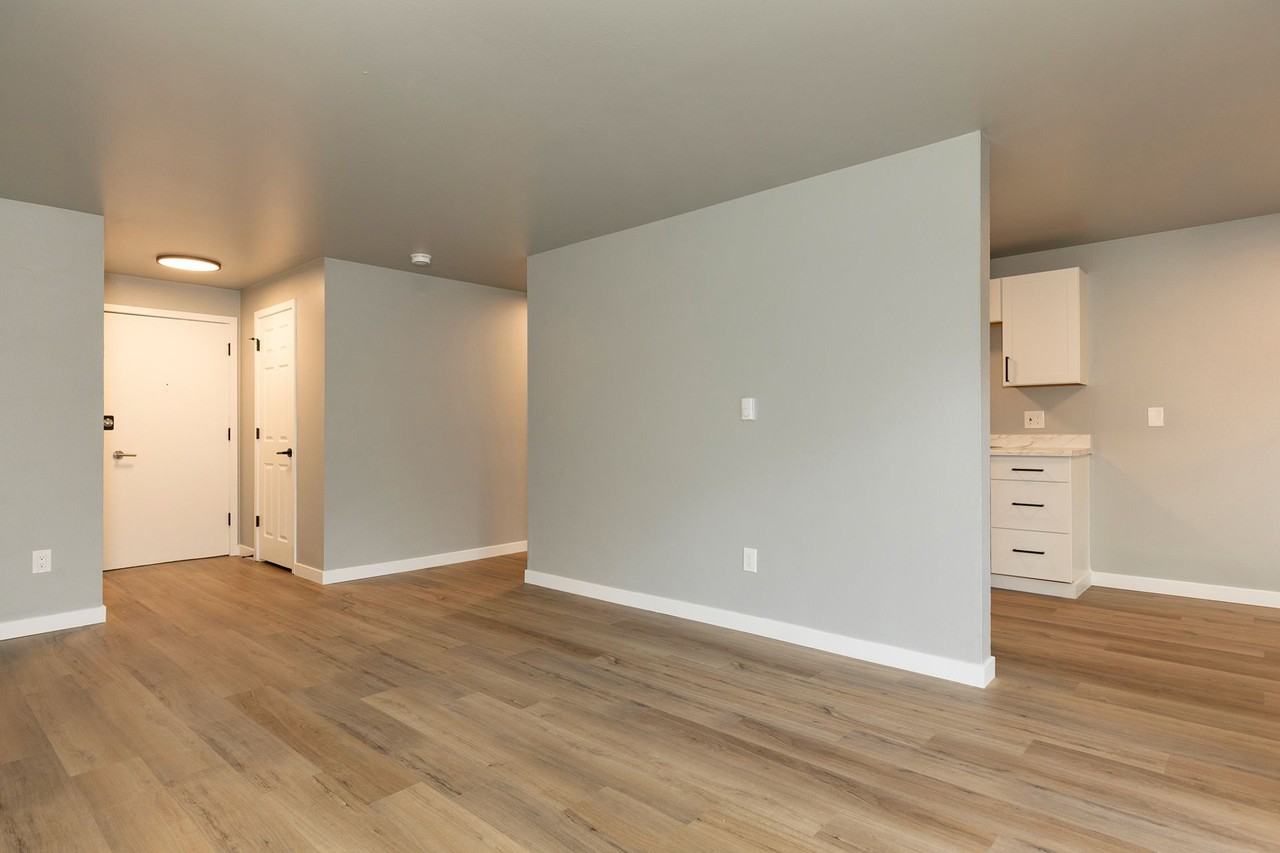 Eagle Court Apartments - Photo 6 of 20