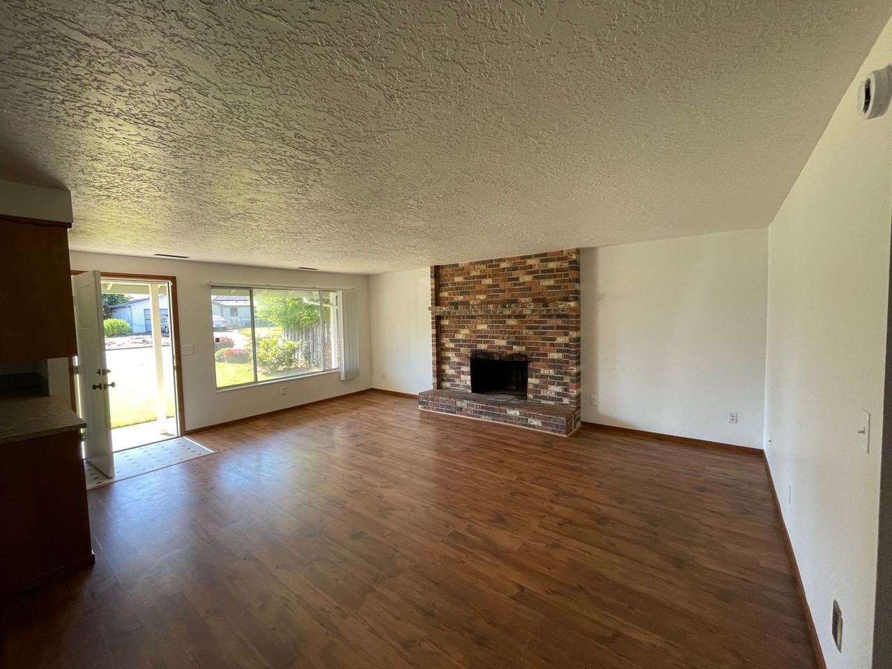255 Heffley St S - Photo 3 of 14