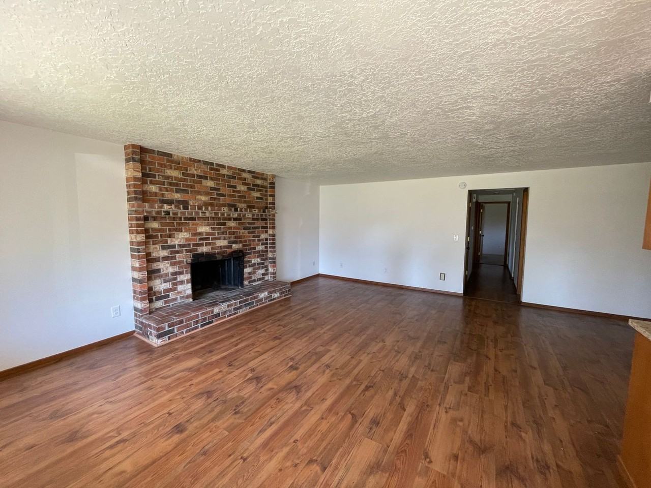 255 Heffley St S - Photo 4 of 14