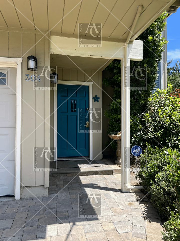 304 Hill St - Photo 3 of 33