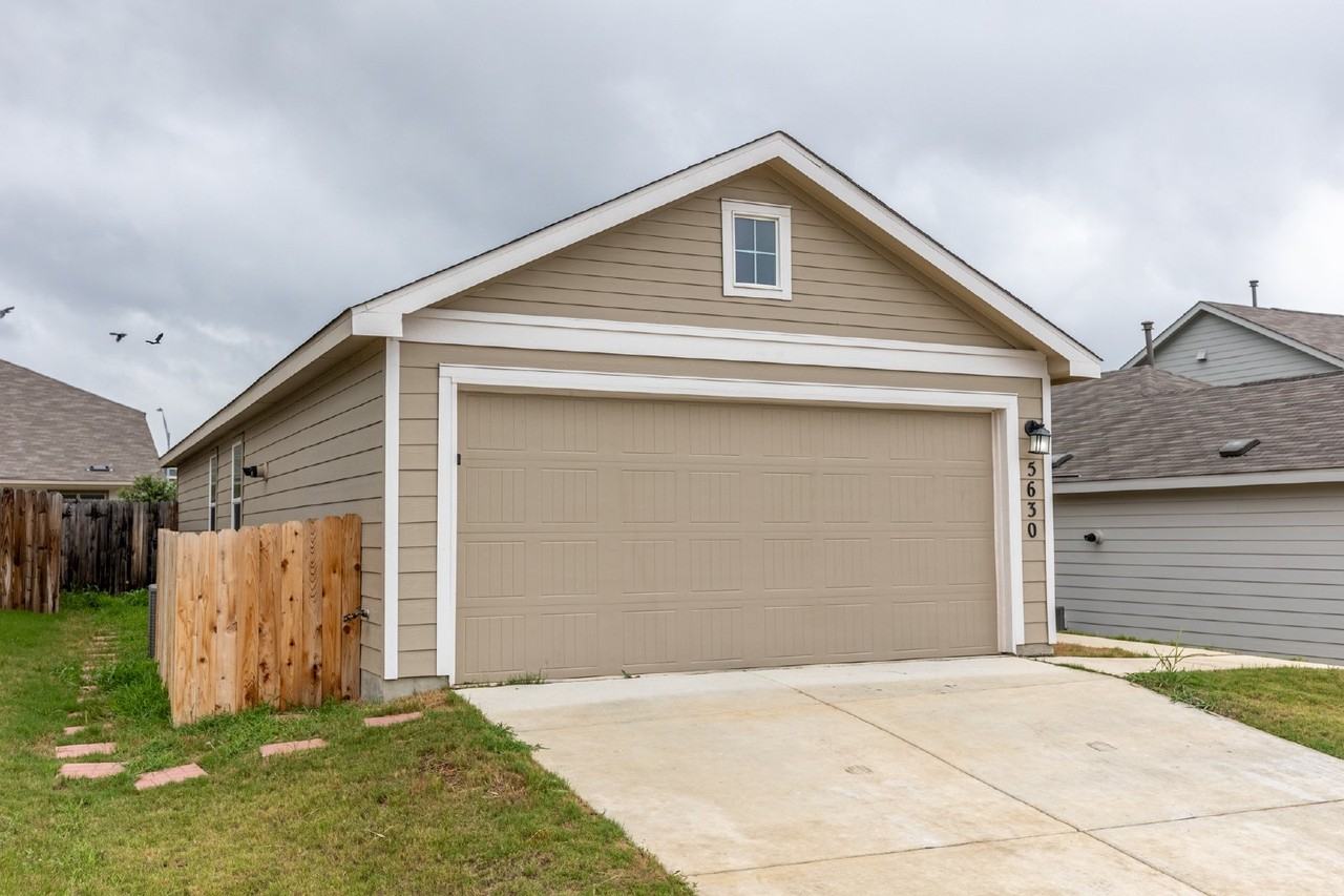 5630 Willow Breeze - Photo 2 of 32