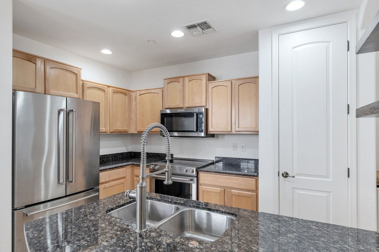 10055 N 142nd St #1330 - Photo 2 of 16