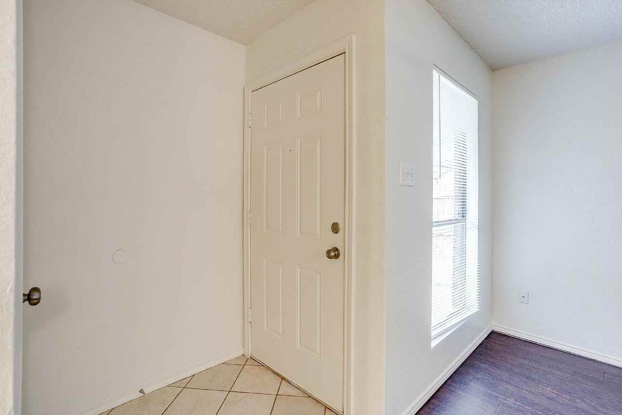 10265 Aurora Dr - Photo 3 of 13