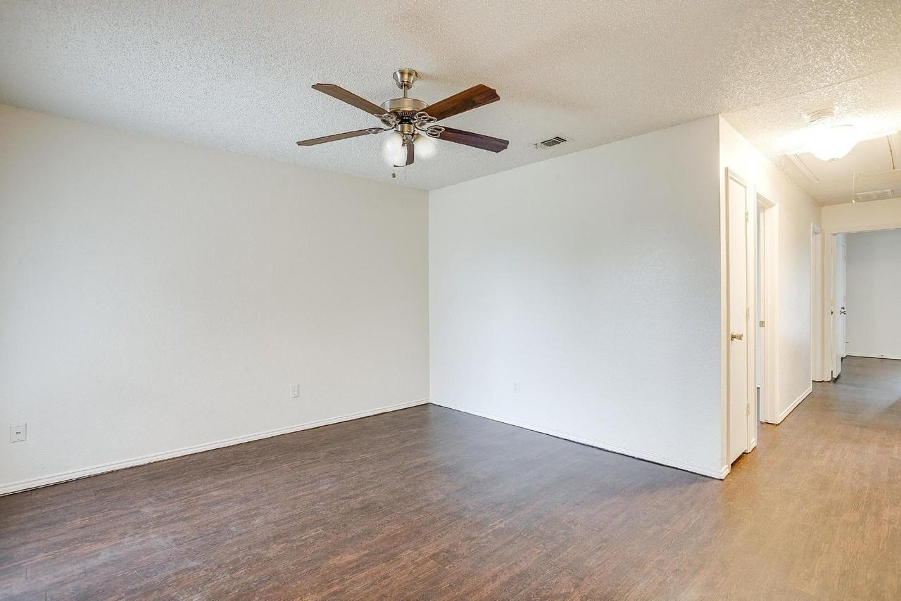 10265 Aurora Dr - Photo 4 of 13