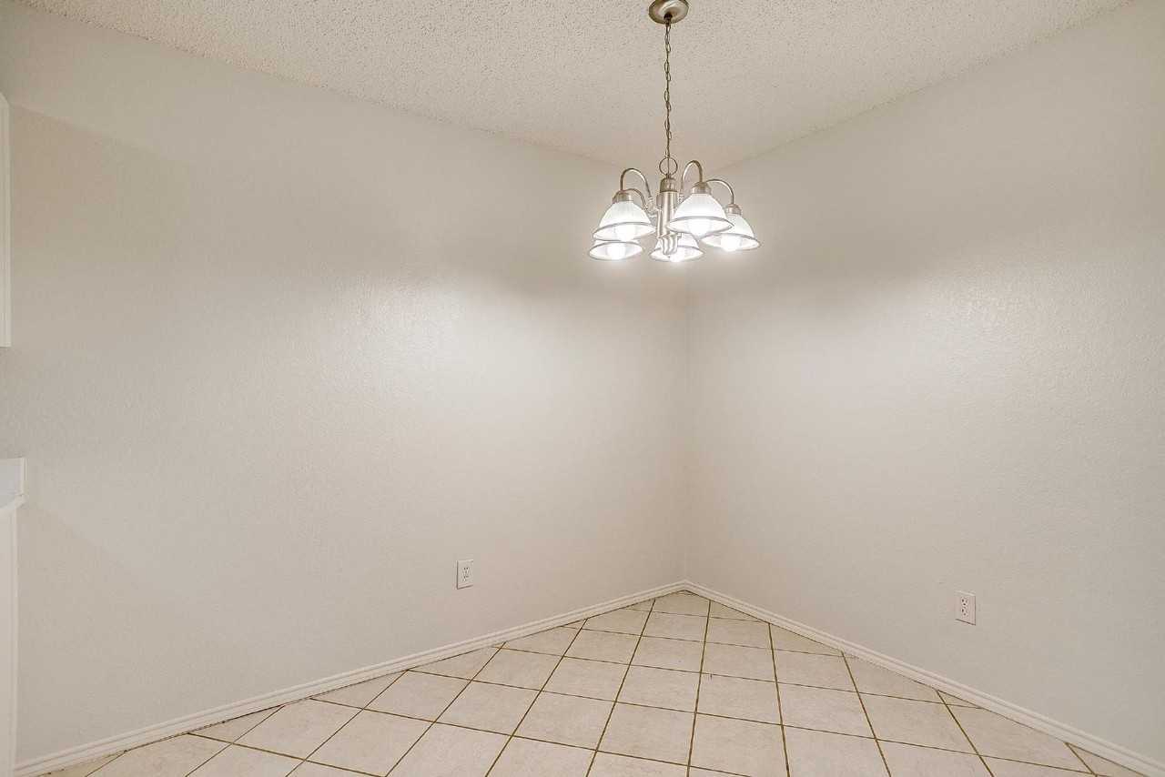 10265 Aurora Dr - Photo 5 of 13