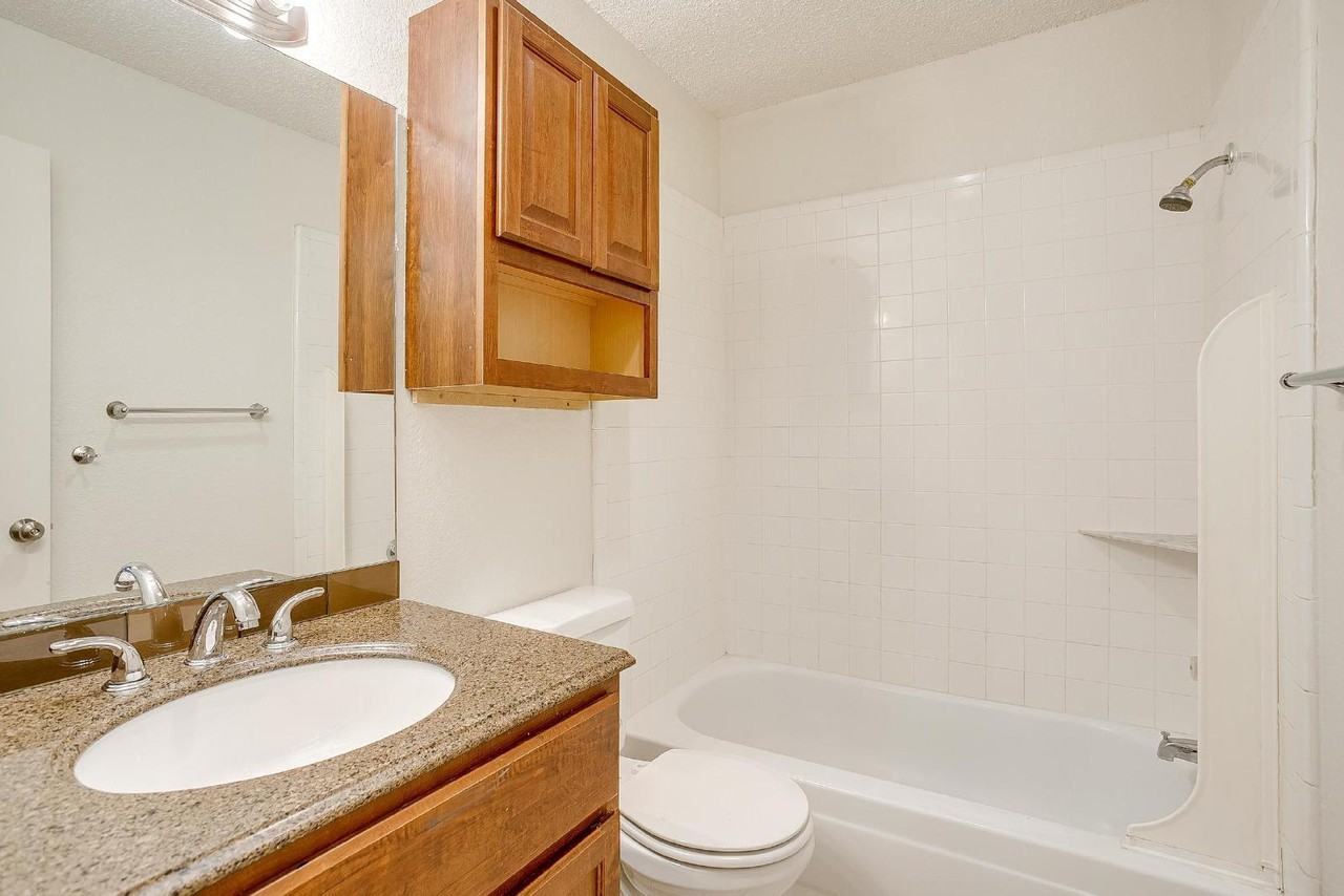10265 Aurora Dr - Photo 7 of 13