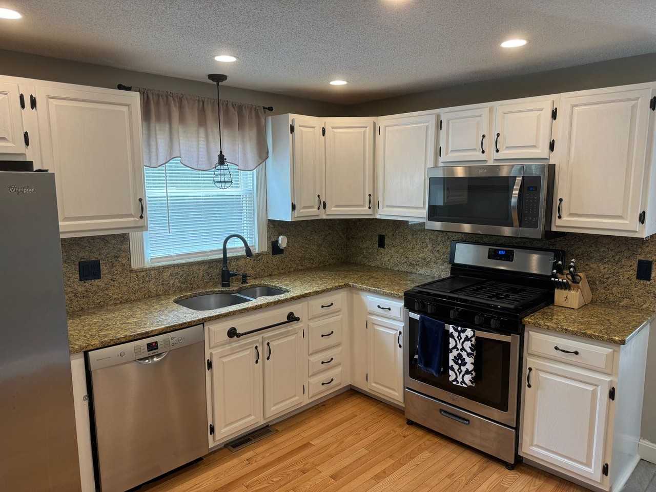 66 Orange St - Photo 3 of 34