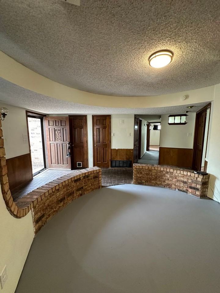 1021 W Yucca Ave - Photo 5 of 29