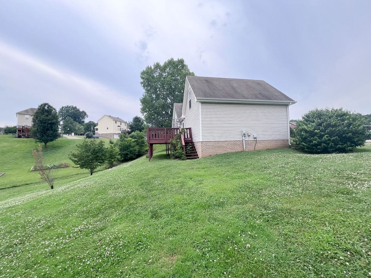 3324 Victoria Ct - Photo 2 of 19