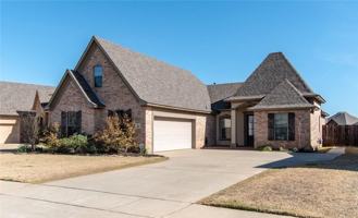 featured image of 314 Camelback Dr