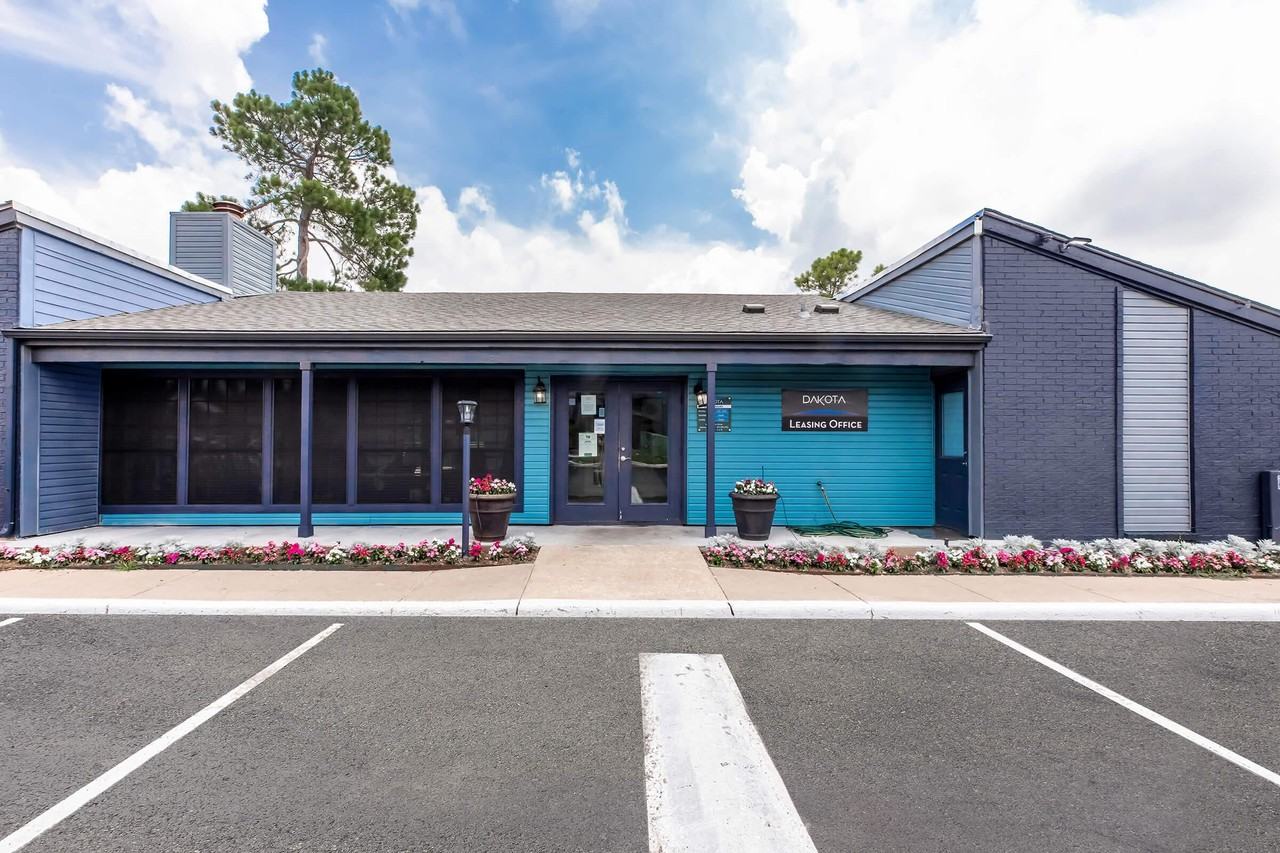 Dakota Apartments - Photo 3 of 49